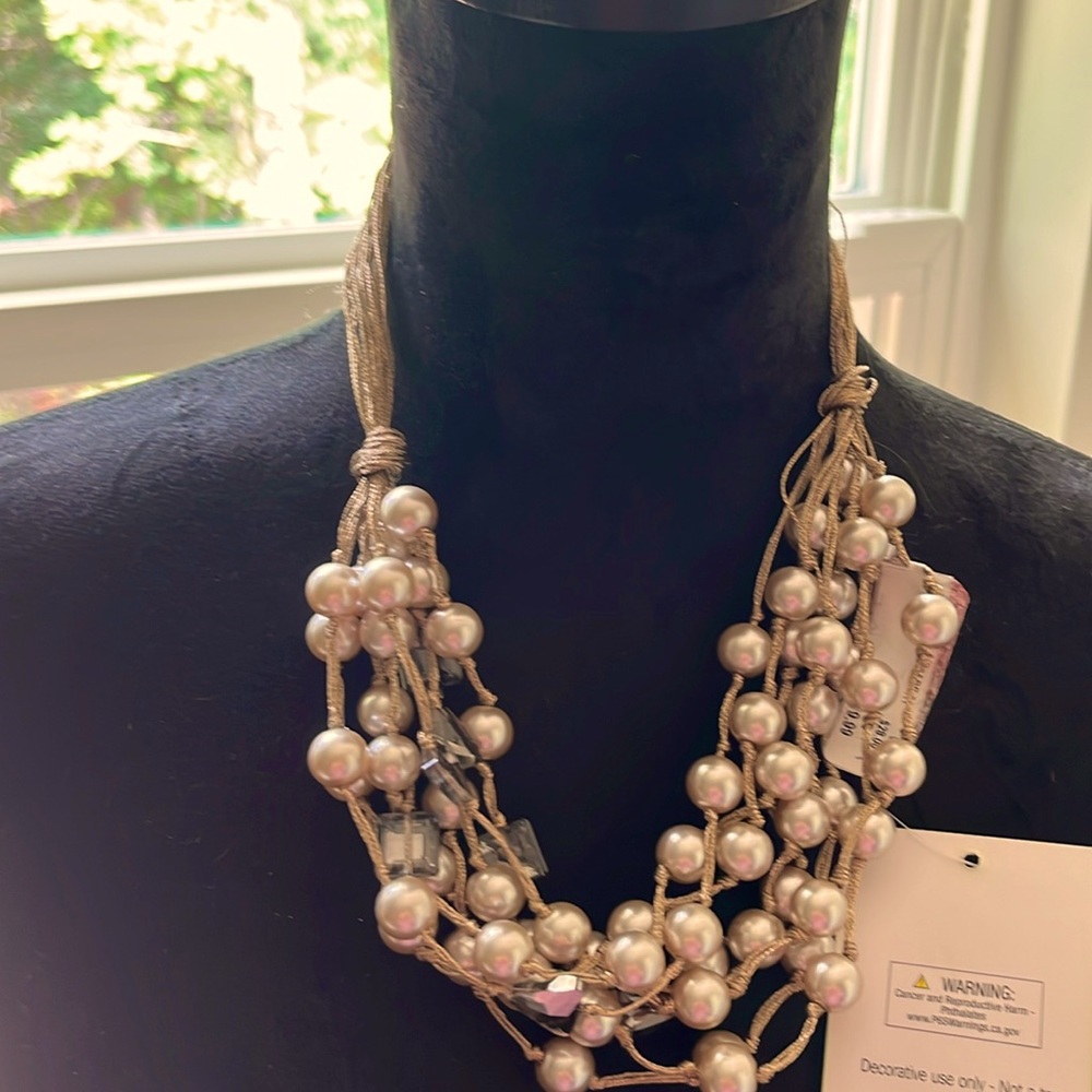 NWT Gardenia Pearl And Crystal Handmade Necklace